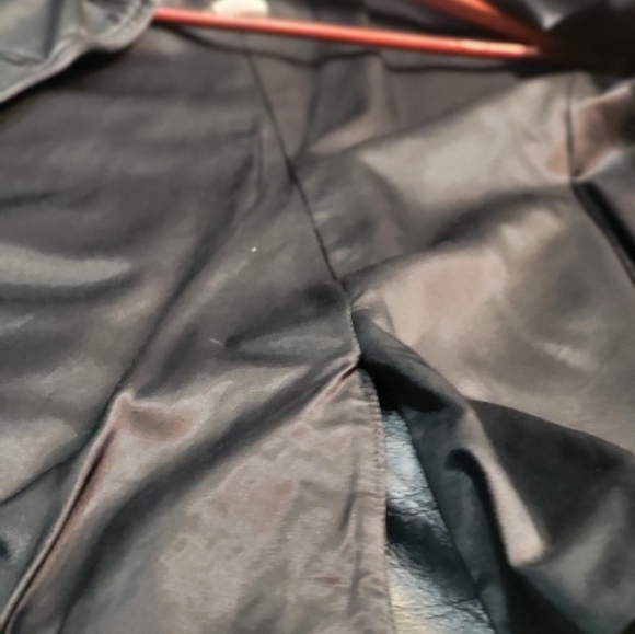 VINTAGE LEATHER RANCH - Picture 6 of 8